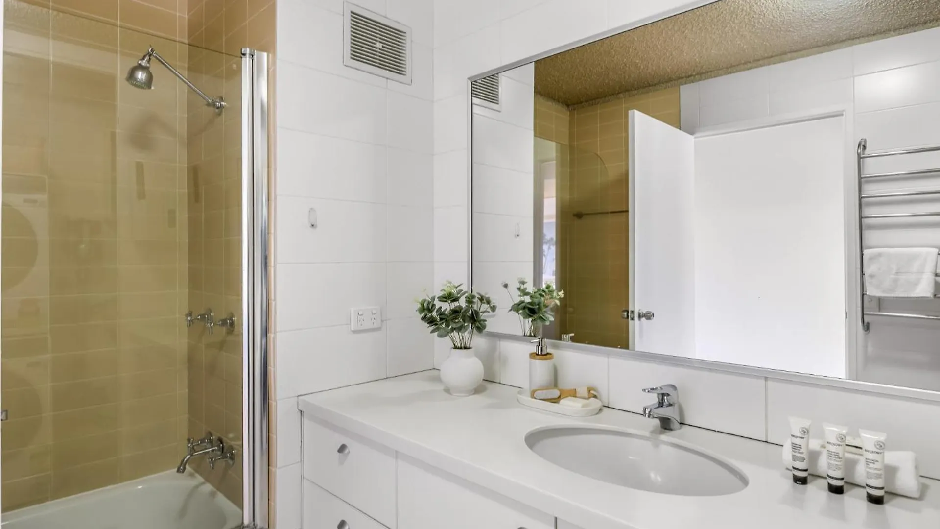 2-Bed Near Beach With Bbq & Stunning Ocean Views Alexandra Headland Apartment